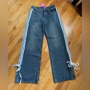 Edikted Jeans with White Stripes